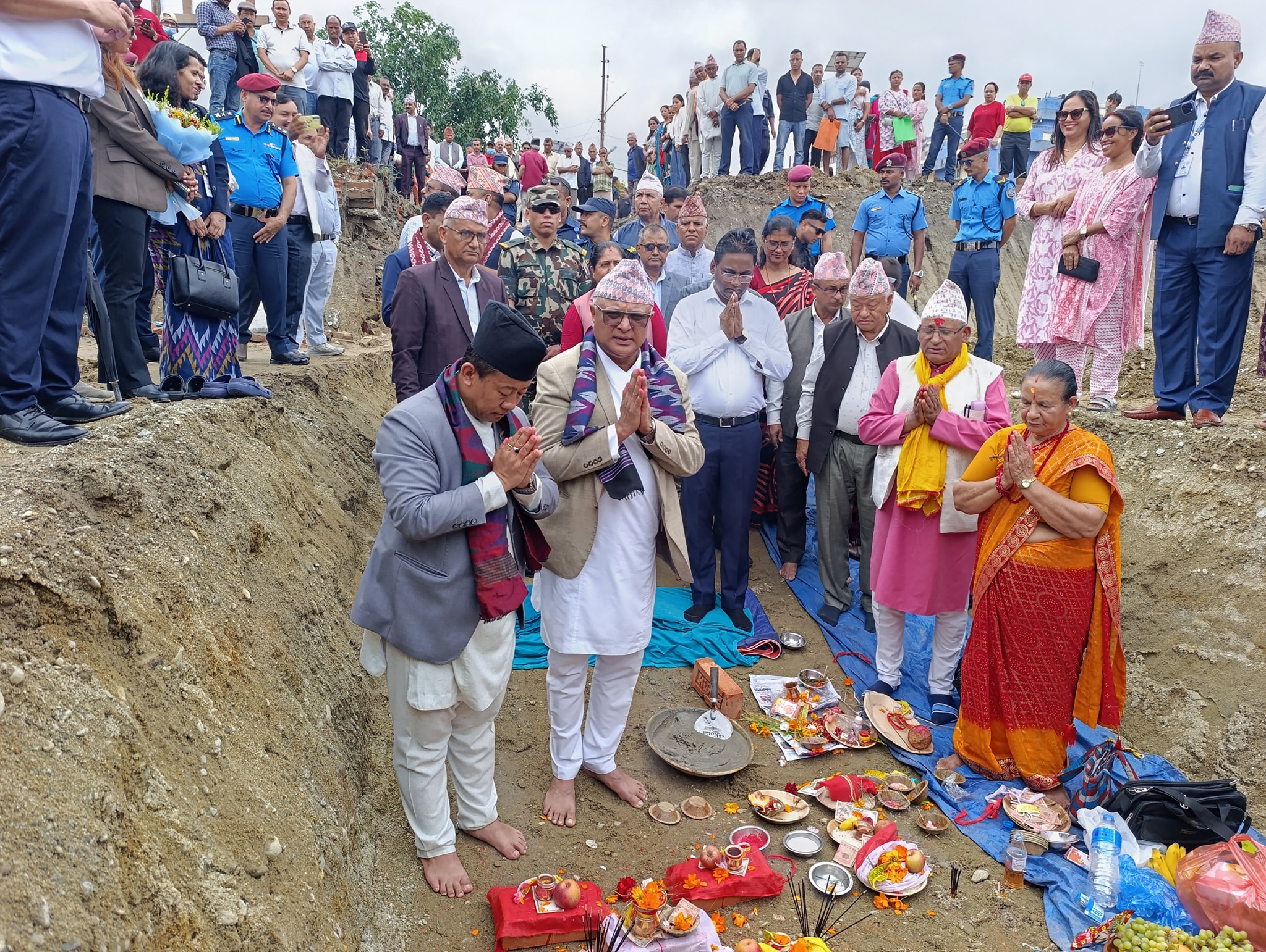 मदन भण्डारी अस्पताल तथा ट्रमा सेन्टर भवनको शिलान्यास