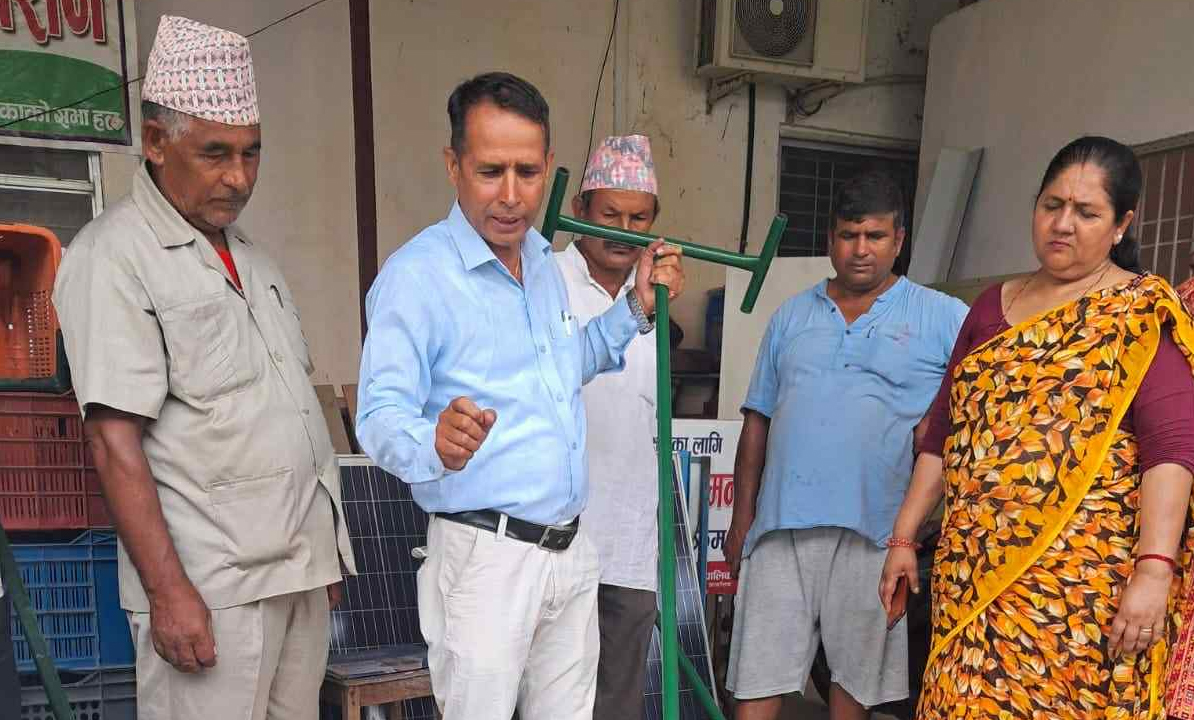 उर्लाबारीका किसानलाई आधुनिक हलो वितरण