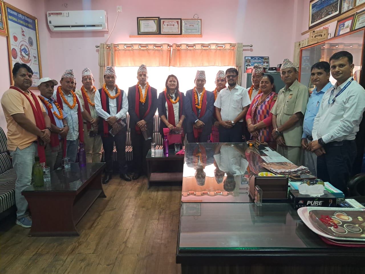 सडक निर्माण सम्पन्न भएपछि शहरी विकास मन्त्रालयको प्रतिनिधि मण्डललाई  स्वागत तथा सम्मान