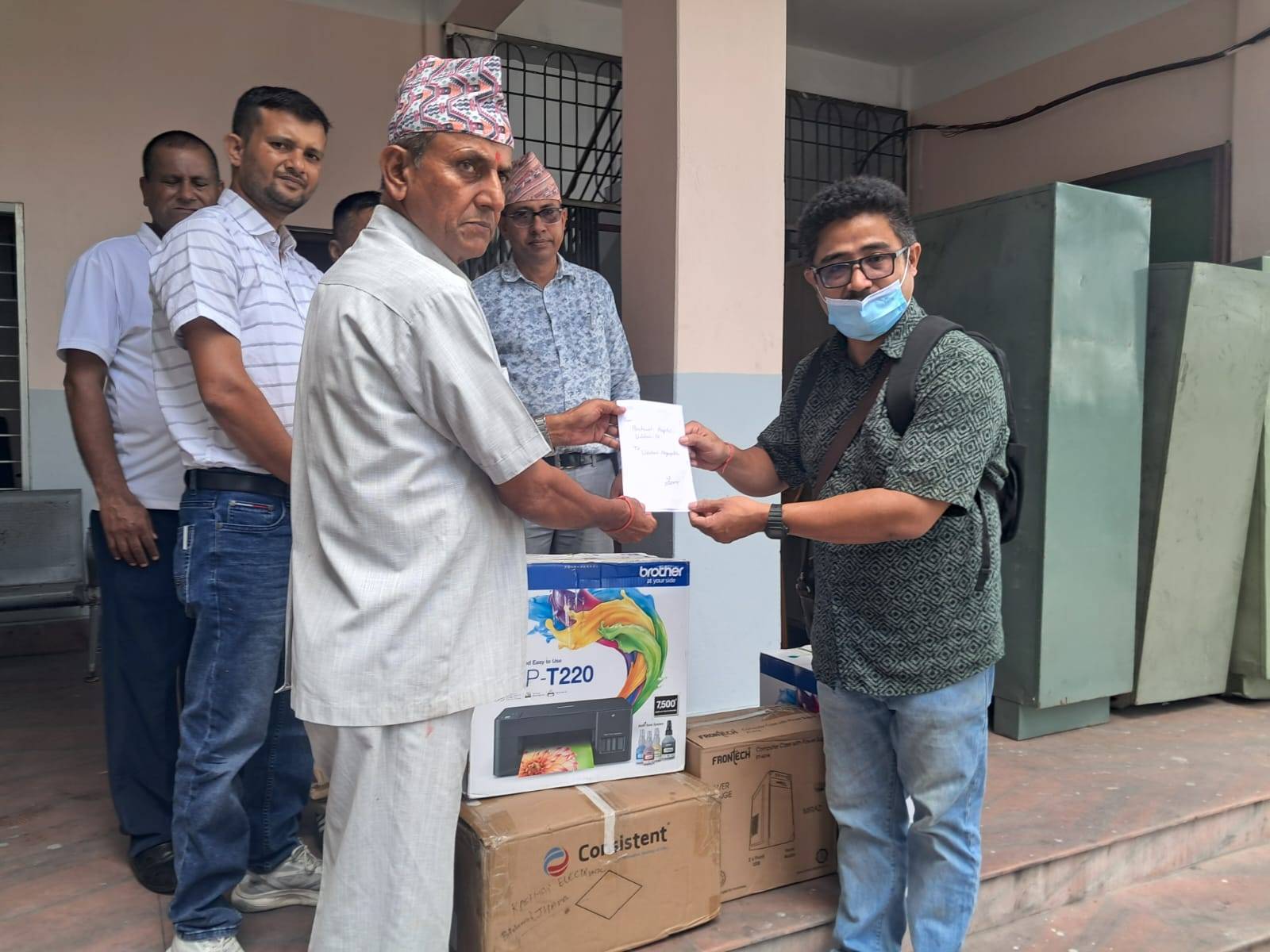 पञ्चावती हस्पिटलले उर्लाबारी नगरपालिकालाई सामग्री प्रदान