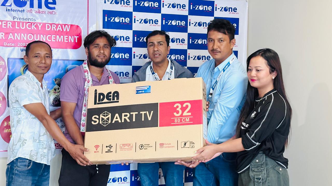 आइजोन इन्टरनेटको दशैं–तिहार योजना ः उर्लाबारीका द्रोर्ण ढुंगेललाई ३२ इन्चको स्मार्ट टिभी बम्पर उपहार