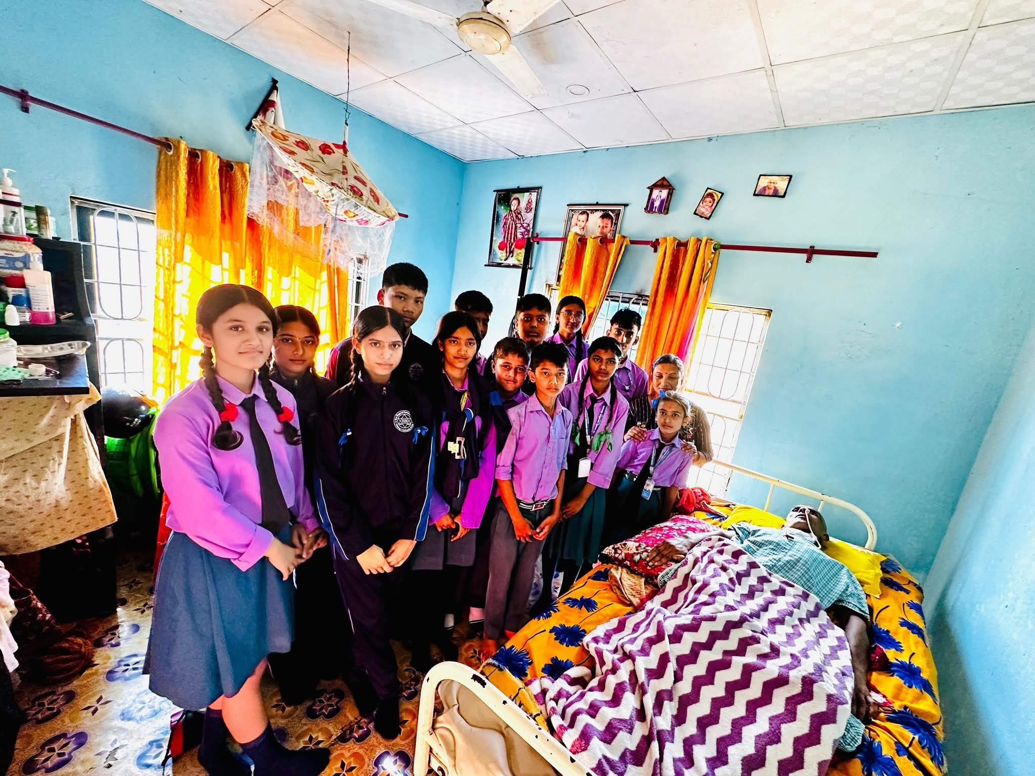 दुर्घटनाग्रस्त अभिभावकका लागि विद्यालयद्वारा सहयोग