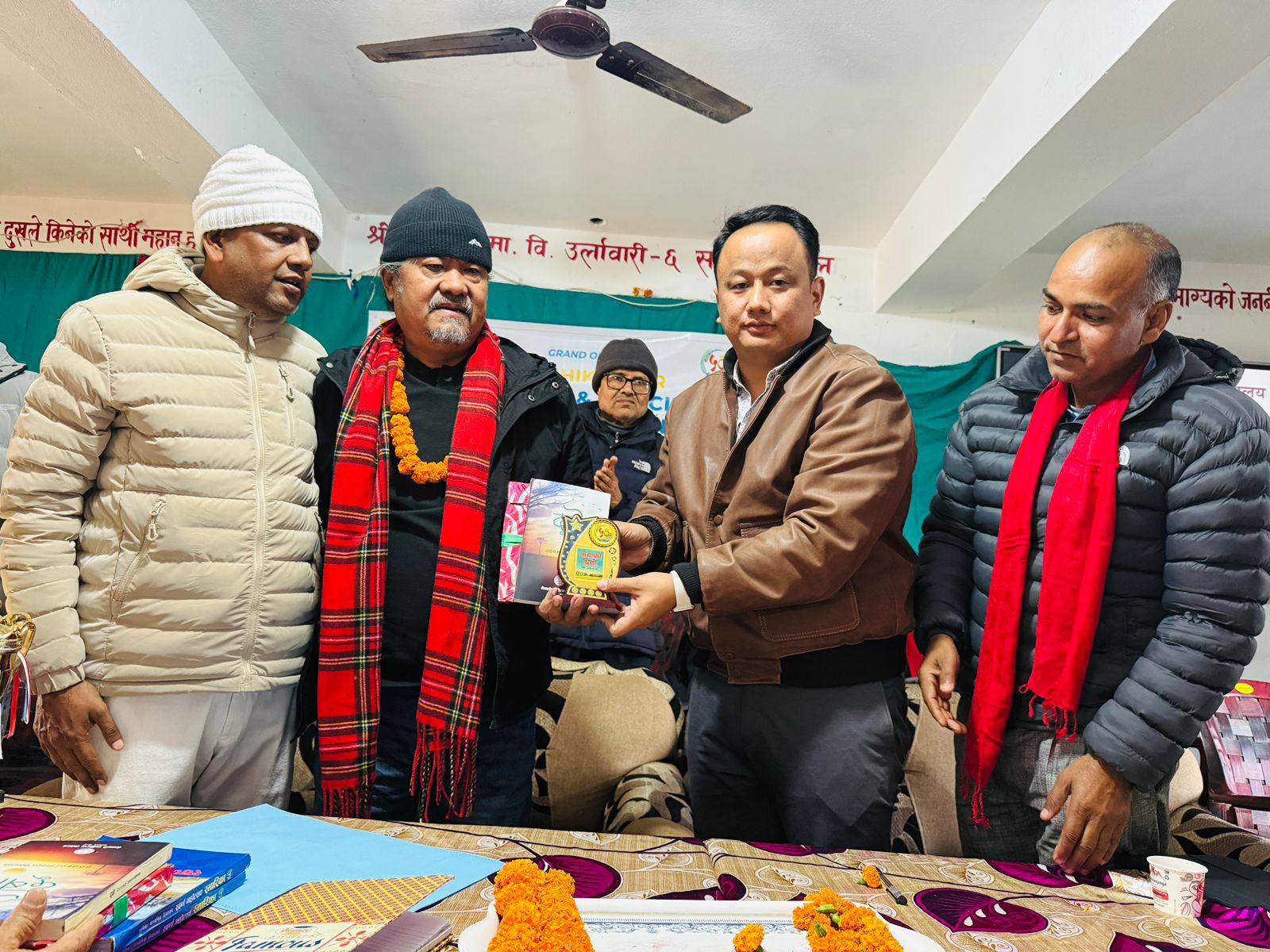 साहित्यकार उपेन्द्र सुब्बासँग राधिका माविका विद्यार्थीको अन्तरक्रिया