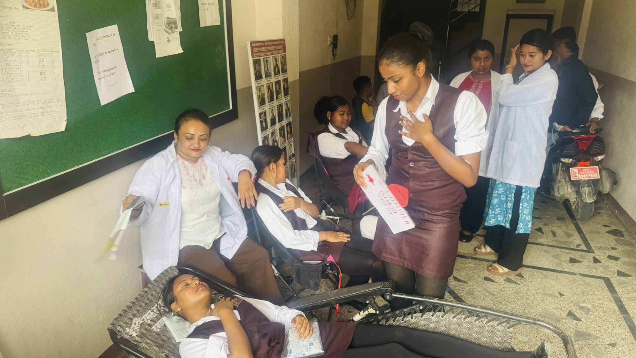 रक्तदानमार्फत सामाजिक उत्तरदायित्व निभाउँदै डि इस्टर्न एमपायर कलेज