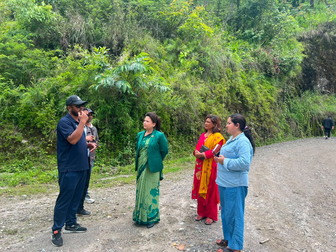 राज्यमन्त्री पालुङ्वाद्वारा ताप्लेजुङको सडक योजनाको निरीक्षण, काम गुणस्तरीय बनाउन निर्देशन