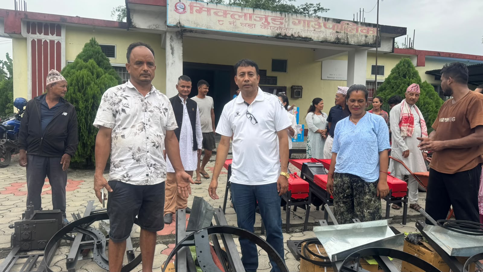 ५० प्रतिशत अनुदानमा कृषि सामग्री वितरण, मिक्लाजुङ–८ का कृषक उत्साहित