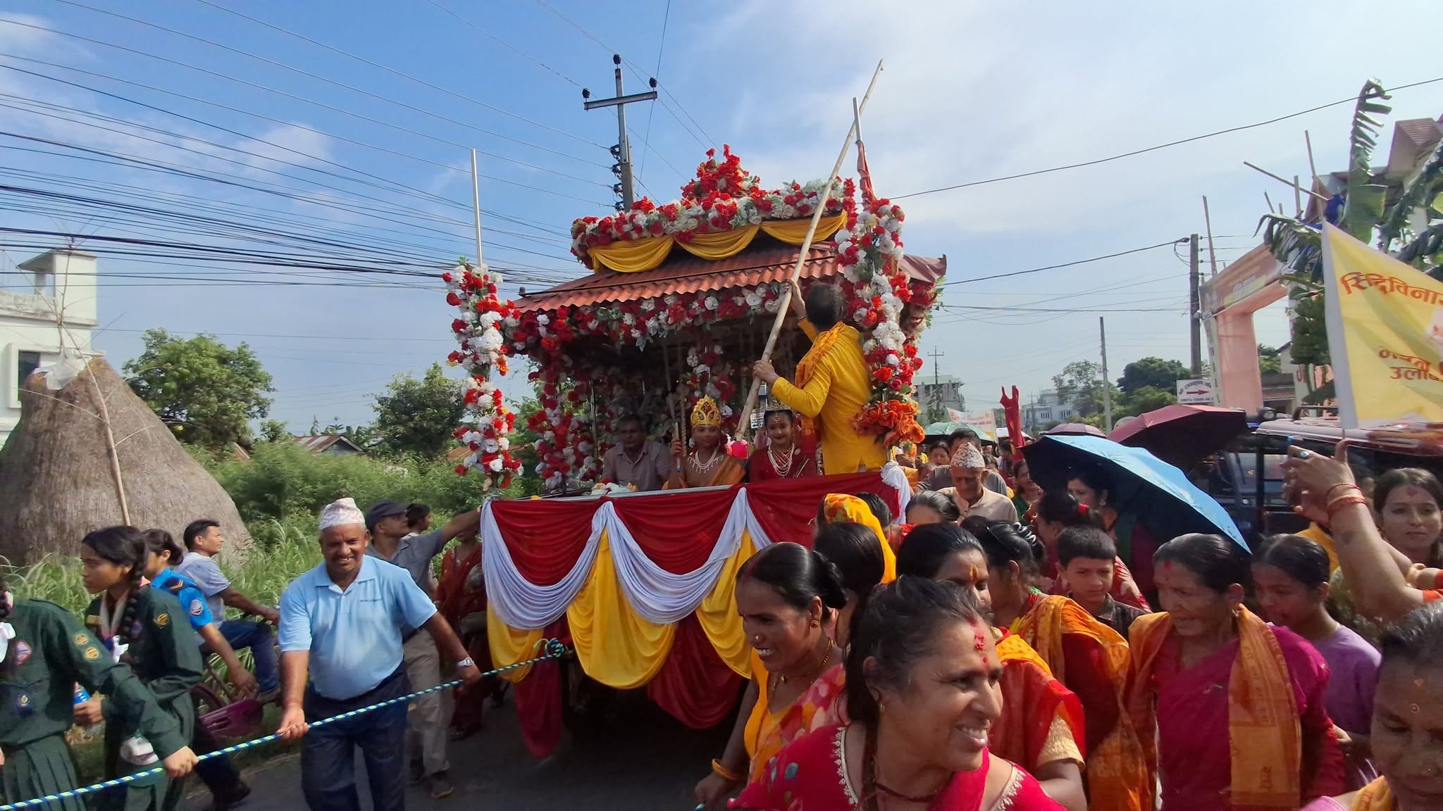 उर्लाबारीमा हर्षोल्लासका साथ सम्पन्न भयो श्रीकृष्ण राधाकृष्ण रथयात्रा
